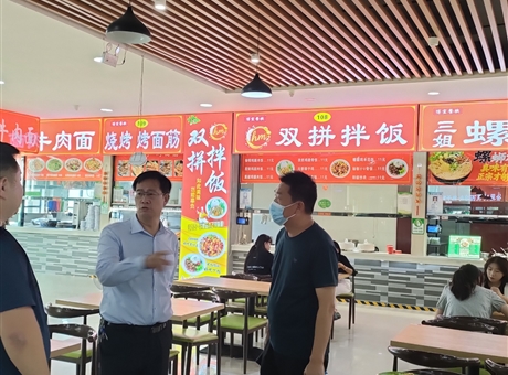副校長深入食堂檢查指導(dǎo)，護(hù)航新生就餐“第一餐”