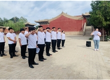 “緬懷先烈，瞻仰紅色文化”