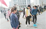 建筑工程系分團委開展“保護環(huán)境，你我同行”志愿者活動