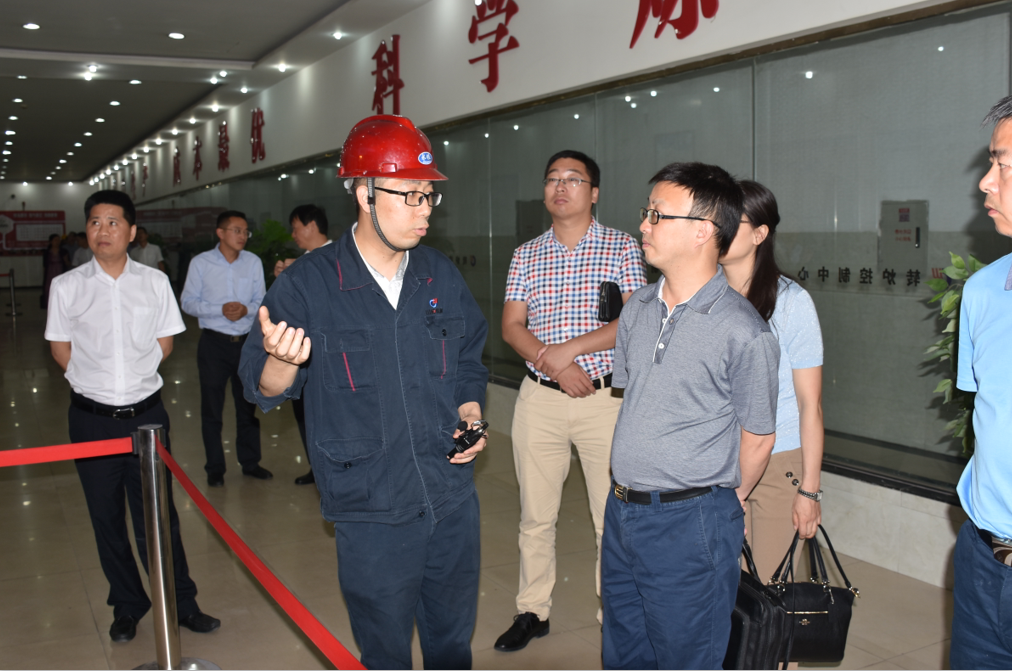 省國(guó)稅局劉江處長(zhǎng)一行來(lái)川威參觀交流(圖2) 省國(guó)稅局劉江處長(zhǎng)一行來(lái)川威參觀交流(圖2)