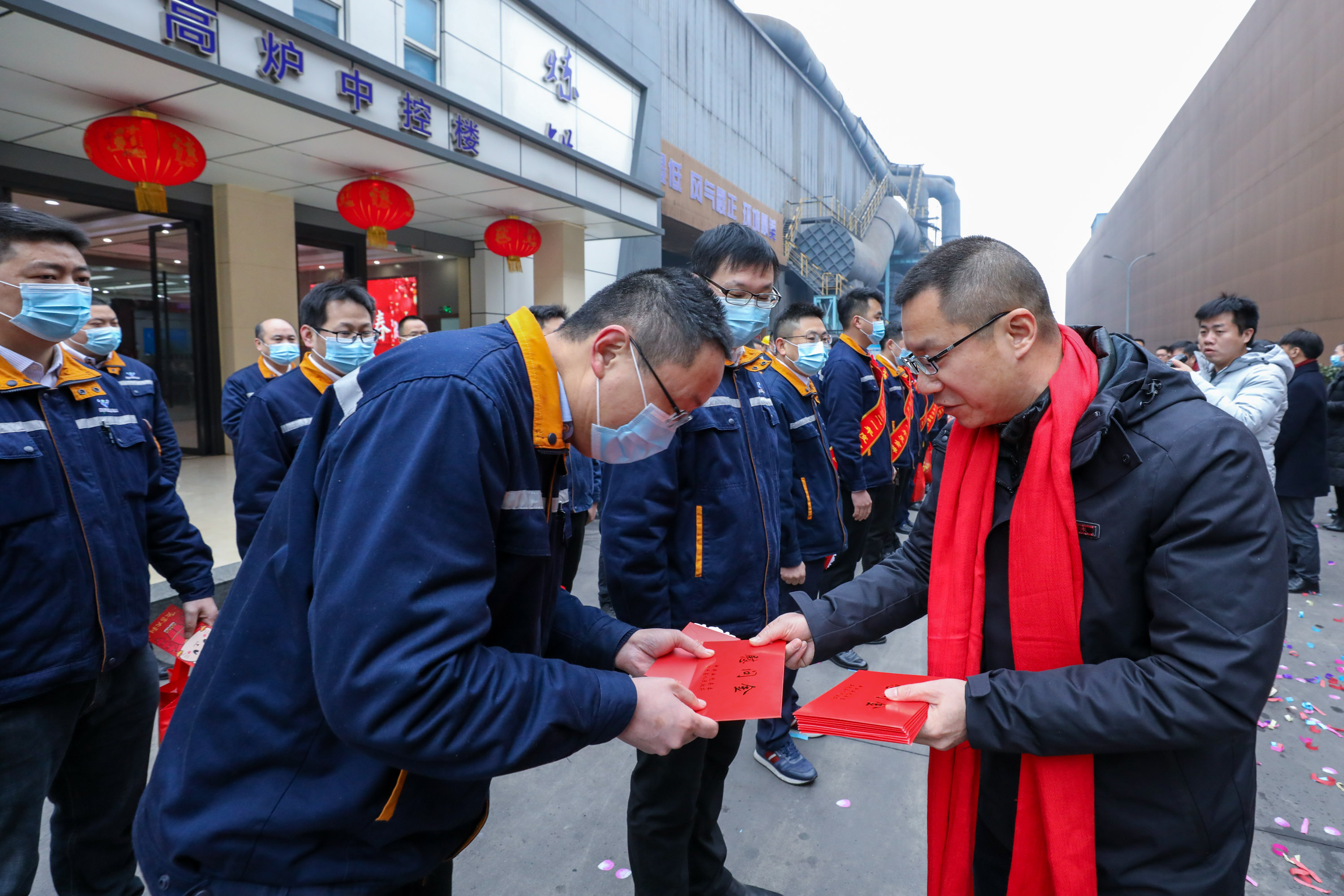 威遠(yuǎn)縣委書記蘭徐春節(jié)到連界基地慰問(圖2)