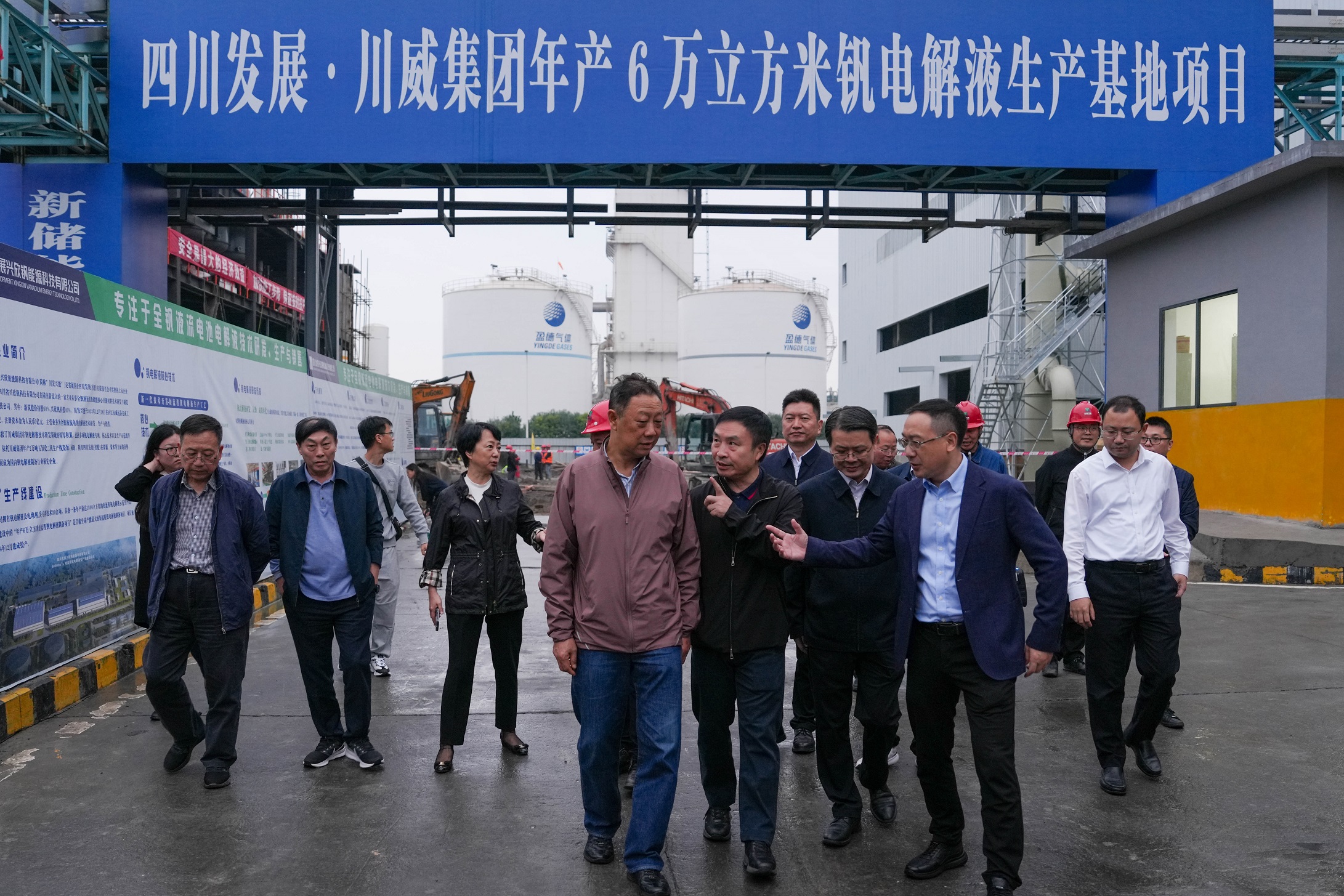 省高科協(xié)理事長，省政協(xié)黨組原副書記、副主席曲木史哈一行到川威調(diào)研