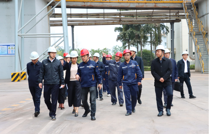 落實(shí)超低排放改造 推動行業(yè)綠色發(fā)展 ——內(nèi)江市委副書記路松明一行蒞臨星船城公司調(diào)研(圖2) 落實(shí)超低排放改造 推動行業(yè)綠色發(fā)展 ——內(nèi)江市委副書記路松明一行蒞臨星船城公司調(diào)研(圖2)