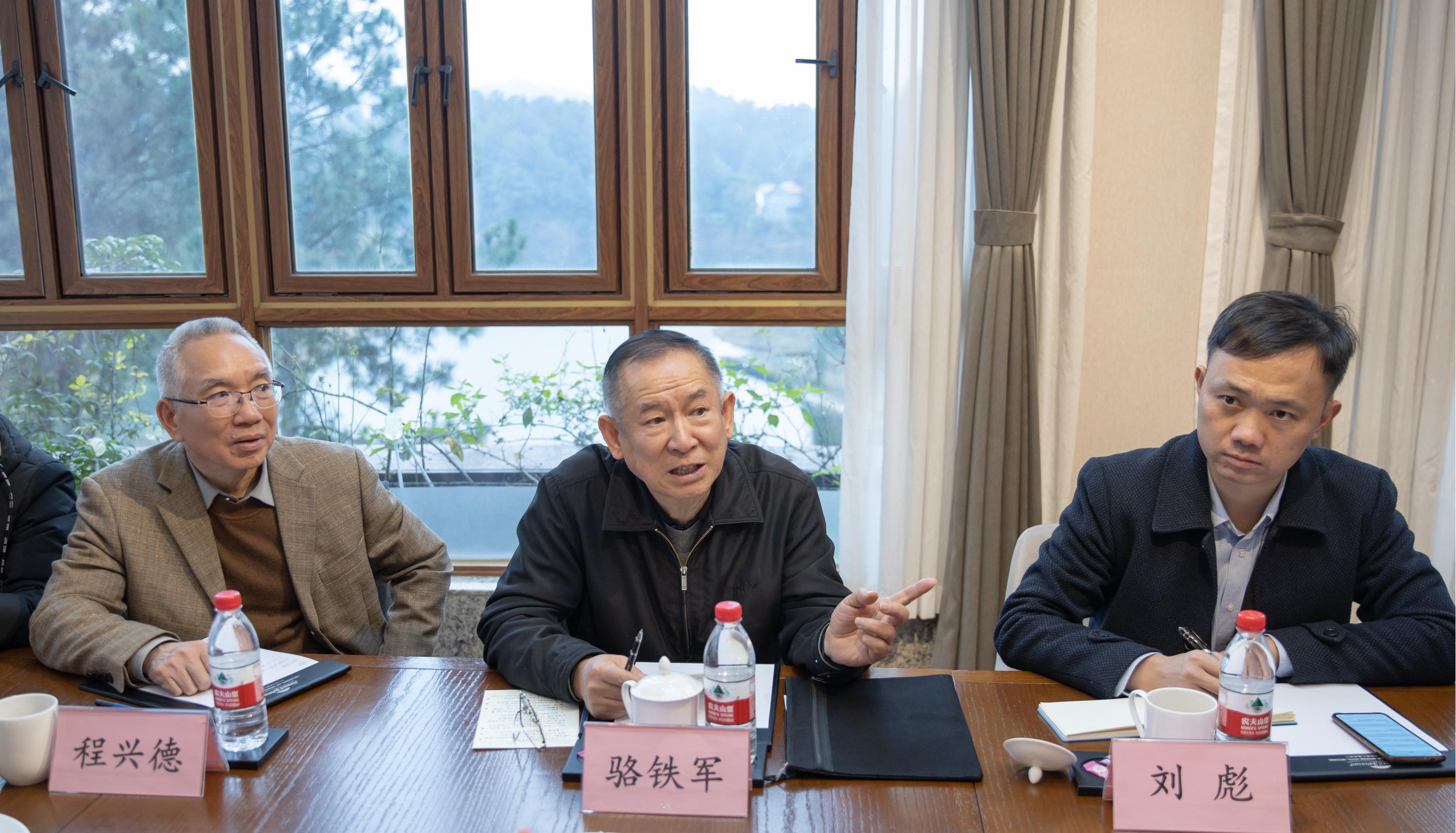 中鋼協(xié)駱鐵軍副會(huì)長(zhǎng)一行到訪川威集團(tuán)(圖6) 中鋼協(xié)駱鐵軍副會(huì)長(zhǎng)一行到訪川威集團(tuán)(圖6)