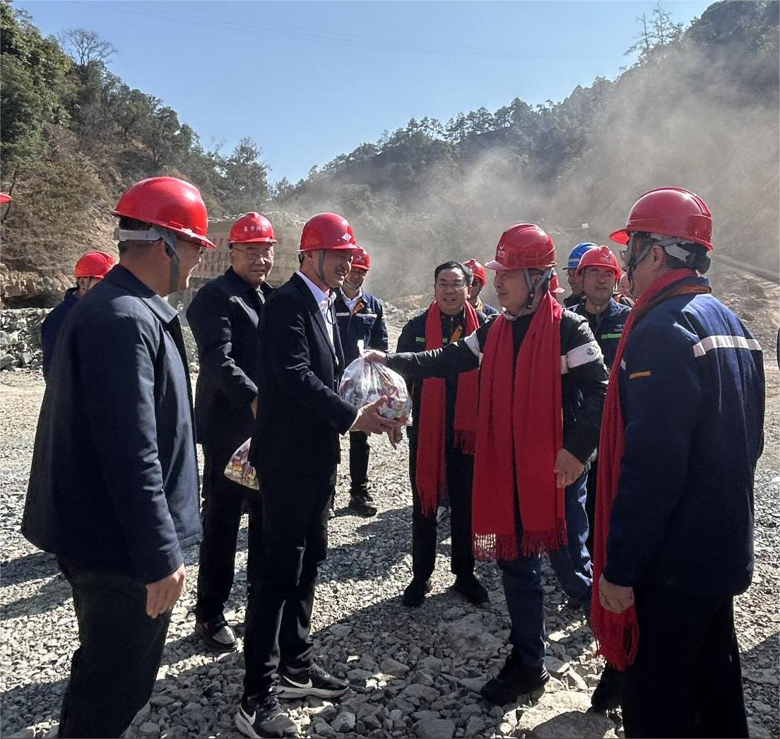 新春第一天董事長到礦山
